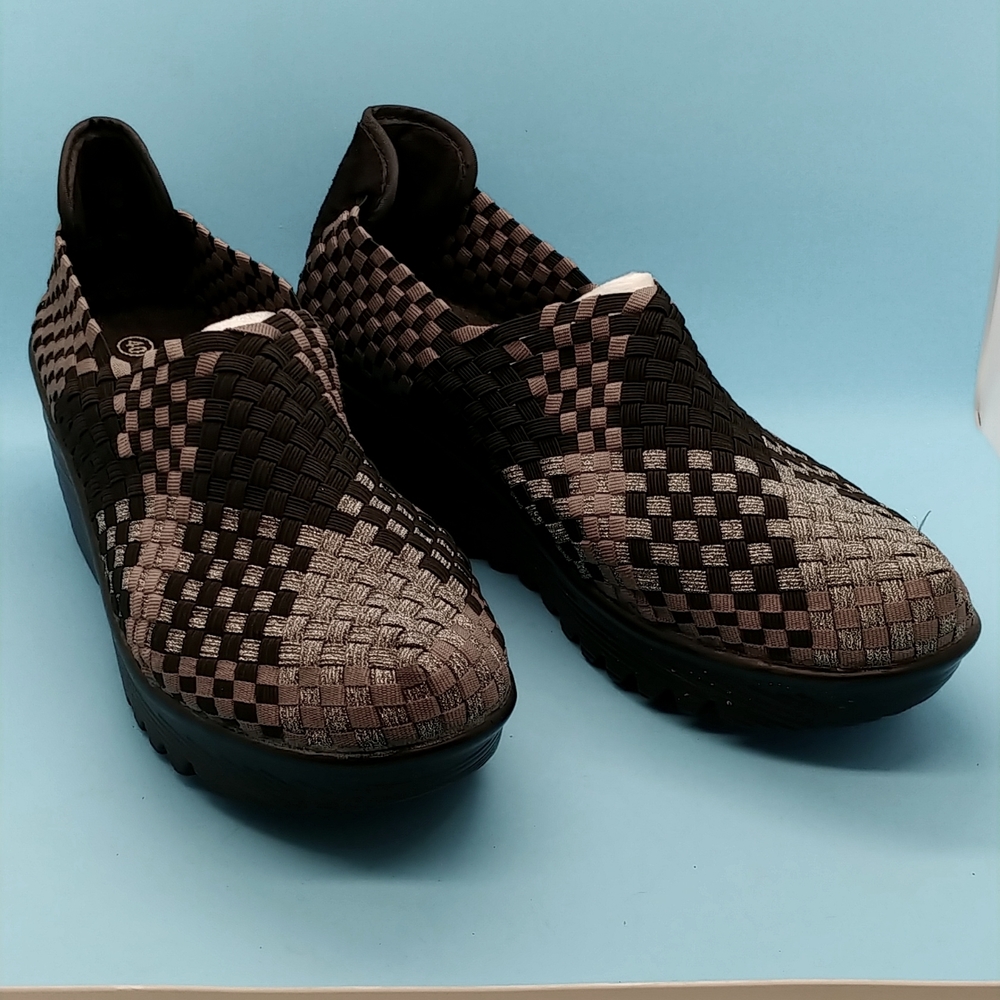 Bernie Mev women's shoes Pewter combo size 9 memory foam.